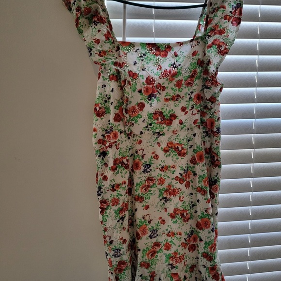 Floral print . Dress. On or off shoulder . Size large . - Picture 3 of 3